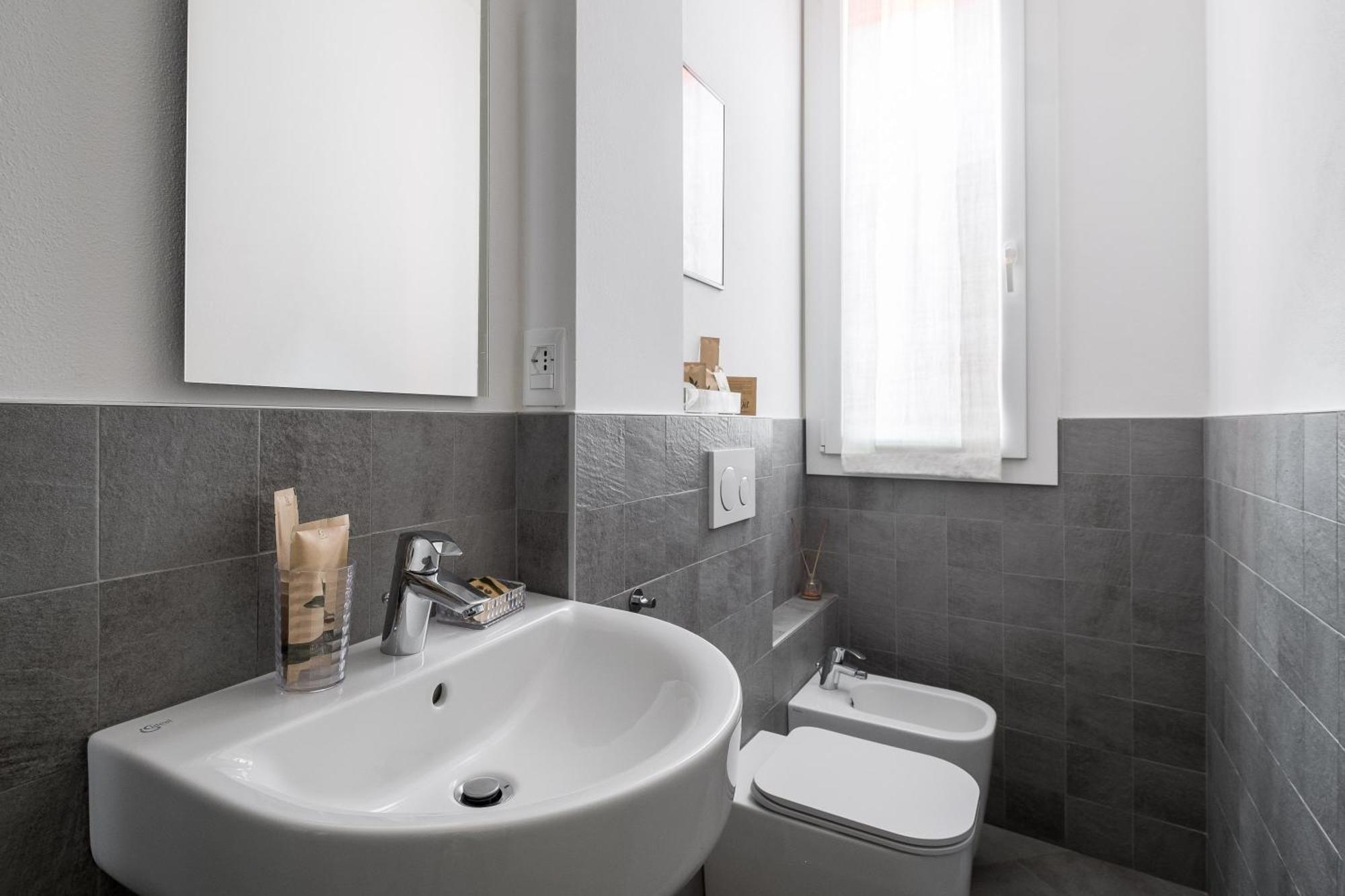 Canonica Suites Bologna Camera foto